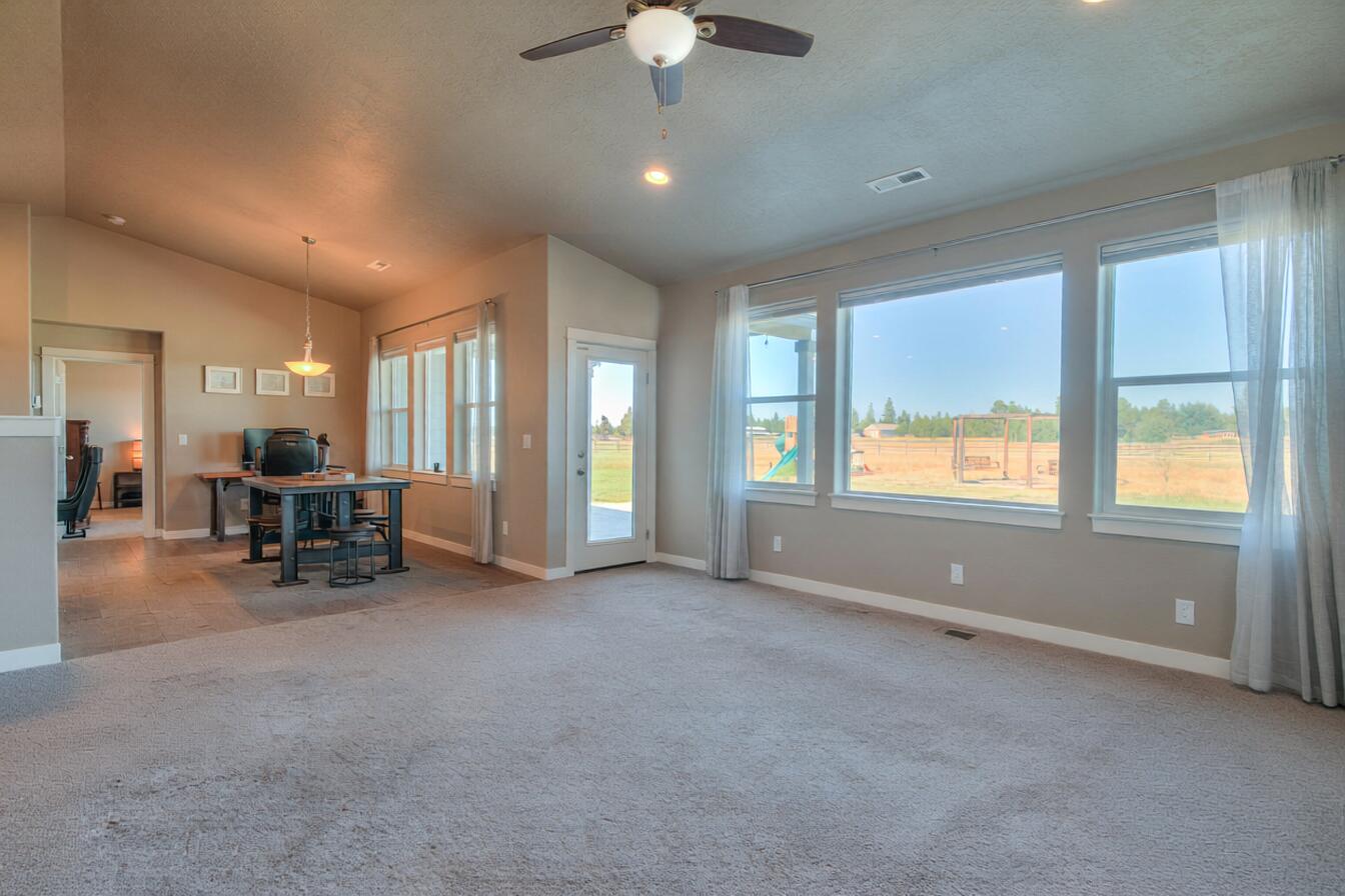 53475 Bridge Drive La Pine, OR 97739 - Photo 6 of 34 IMG_7125 (1)