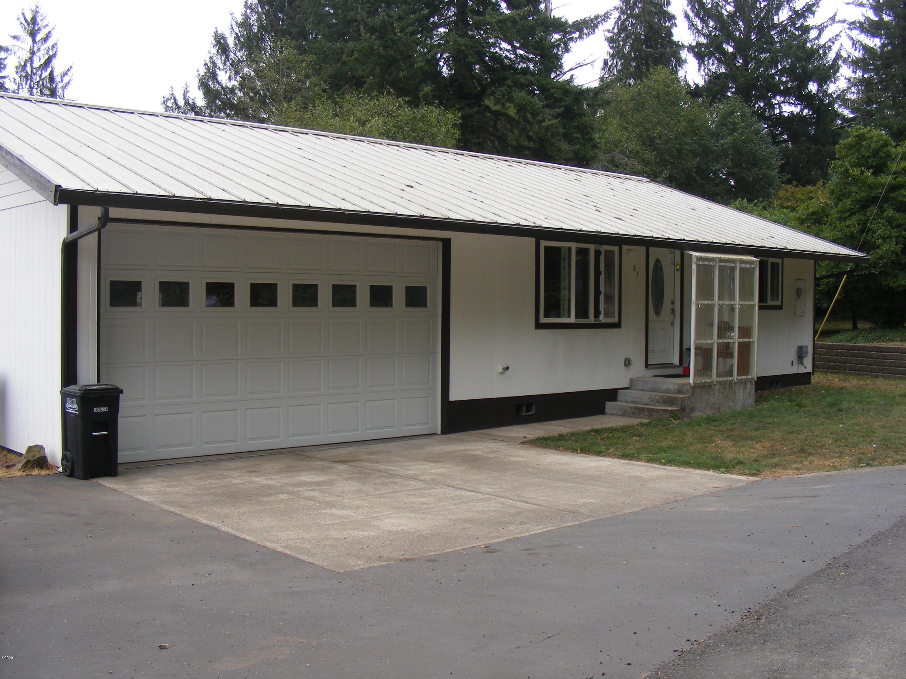51 Elk City Road Toledo, OR 97391 - Photo 1 of 16 Garage parking