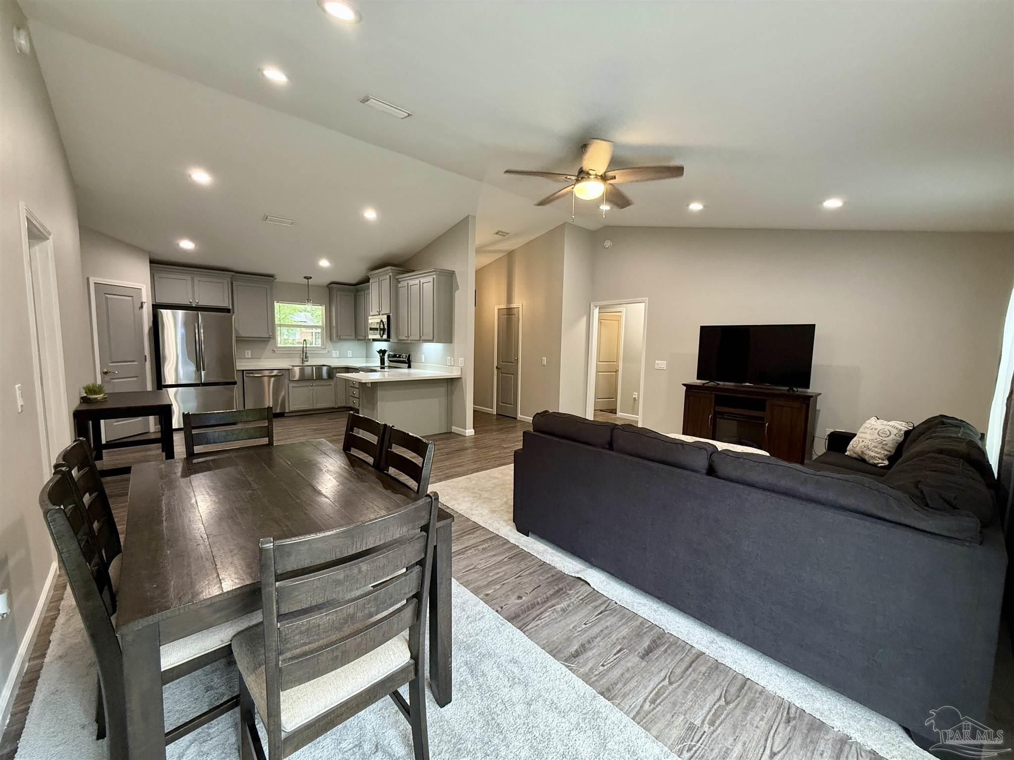 5553 Riviera Drive Milton, FL 32583 - Photo 6 of 21