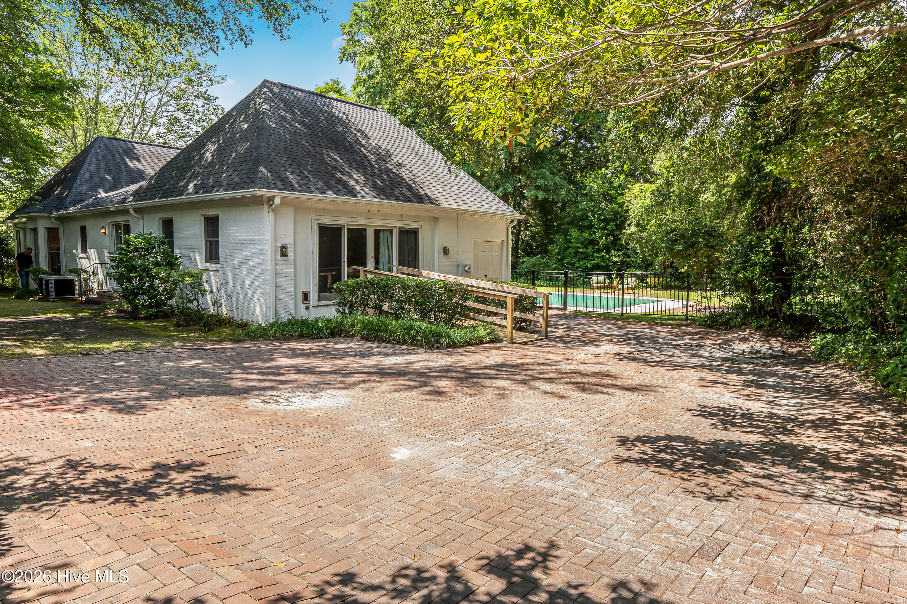 25 Magnolia Road Pinehurst, NC 28374 - Photo 64 of 73 Driveway