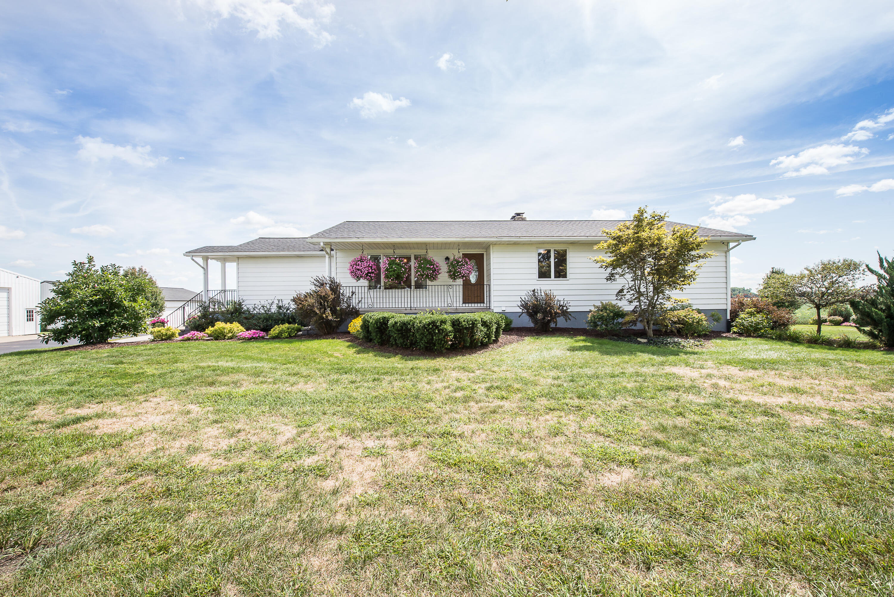 11675 Stony Creek Road Milan, MI 48160 - Photo 2 of 70 DSC_1830