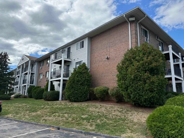 $1,708 | 383 Huse Road, Unit 5, Manchester, NH 03103