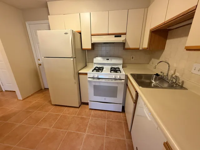 $1,708 | 383 Huse Road, Unit 5, Manchester, NH 03103