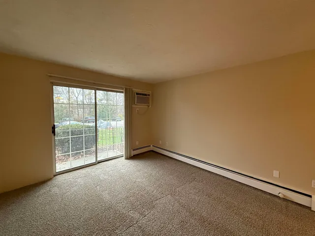 $1,708 | 383 Huse Road, Unit 5, Manchester, NH 03103