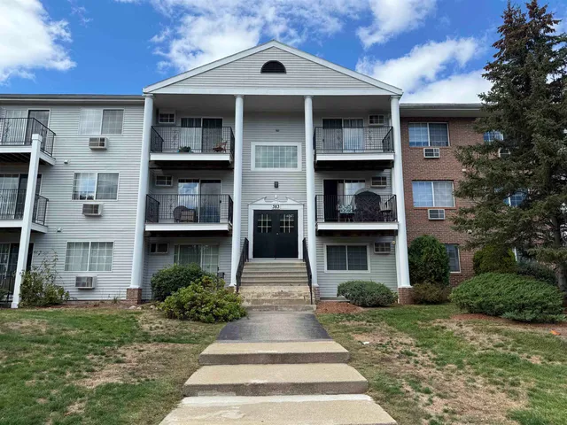 $1,708 | 383 Huse Road, Unit 5, Manchester, NH 03103