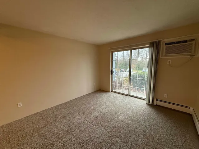 $1,708 | 383 Huse Road, Unit 5, Manchester, NH 03103