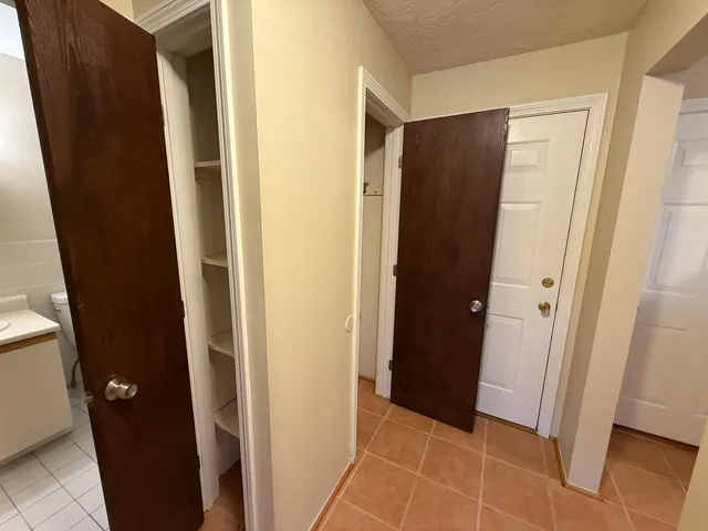 $1,708 | 383 Huse Road, Unit 5, Manchester, NH 03103