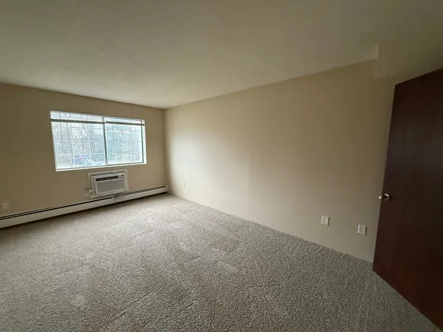 $1,708 | 383 Huse Road, Unit 5, Manchester, NH 03103