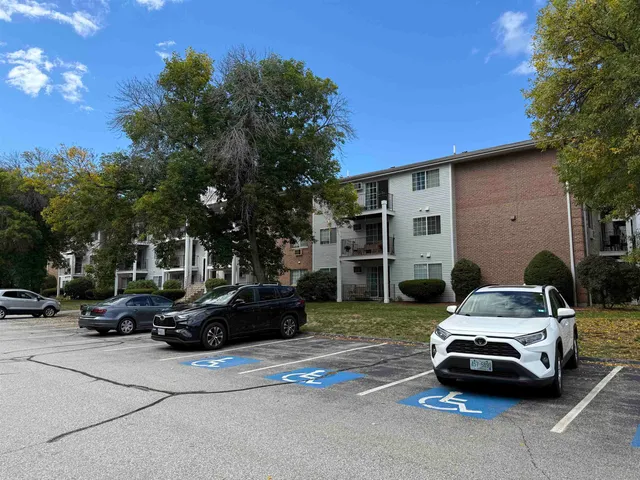 $1,708 | 383 Huse Road, Unit 5, Manchester, NH 03103