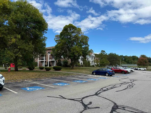 $1,708 | 383 Huse Road, Unit 5, Manchester, NH 03103