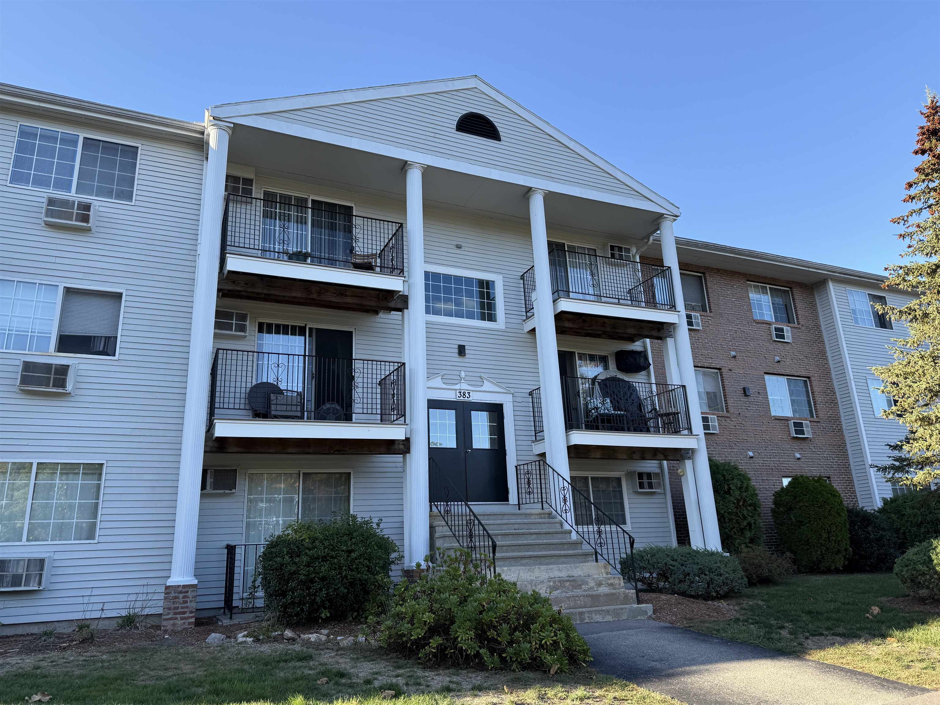 383 Huse Road, Unit 5 Manchester, NH 03103 - Photo 7 of 37