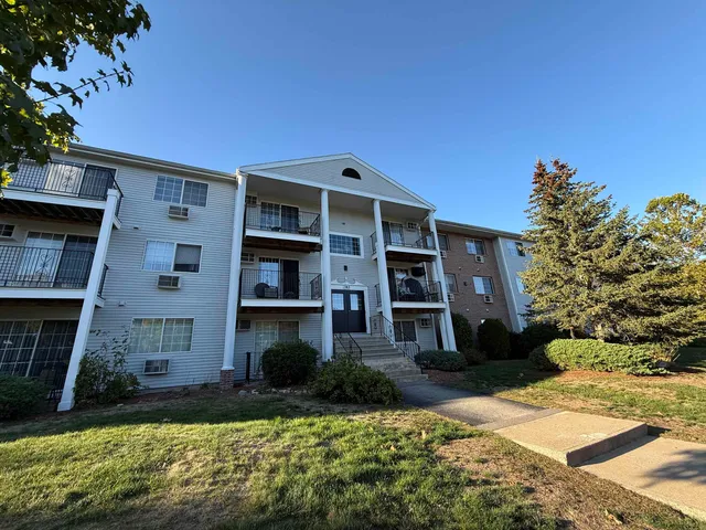 $1,708 | 383 Huse Road, Unit 5, Manchester, NH 03103