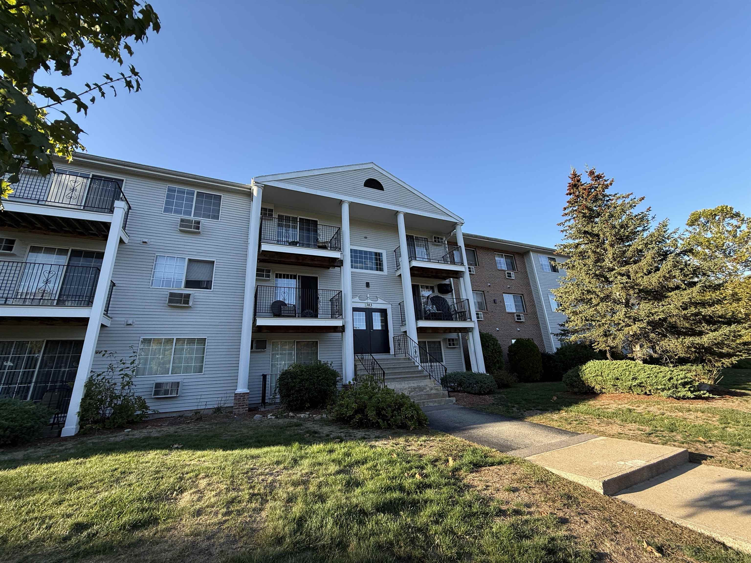 383 Huse Road, Unit 5 Manchester, NH 03103 - Photo 8 of 37