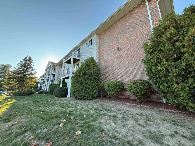 $1,708 | 383 Huse Road, Unit 5, Manchester, NH 03103