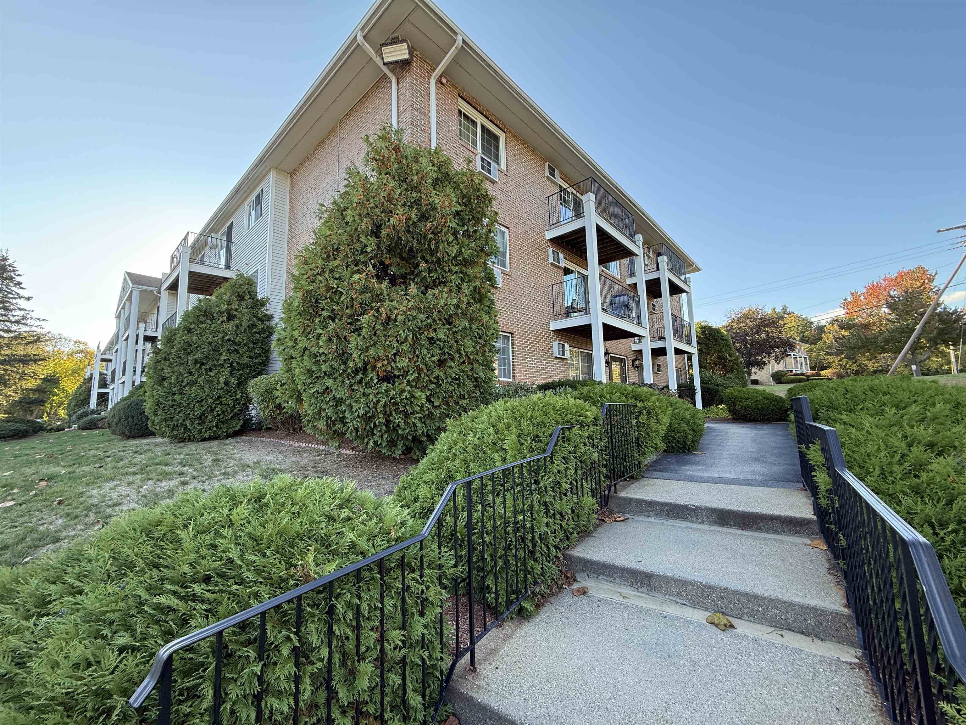 383 Huse Road, Unit 5 Manchester, NH 03103 - Photo 10 of 37