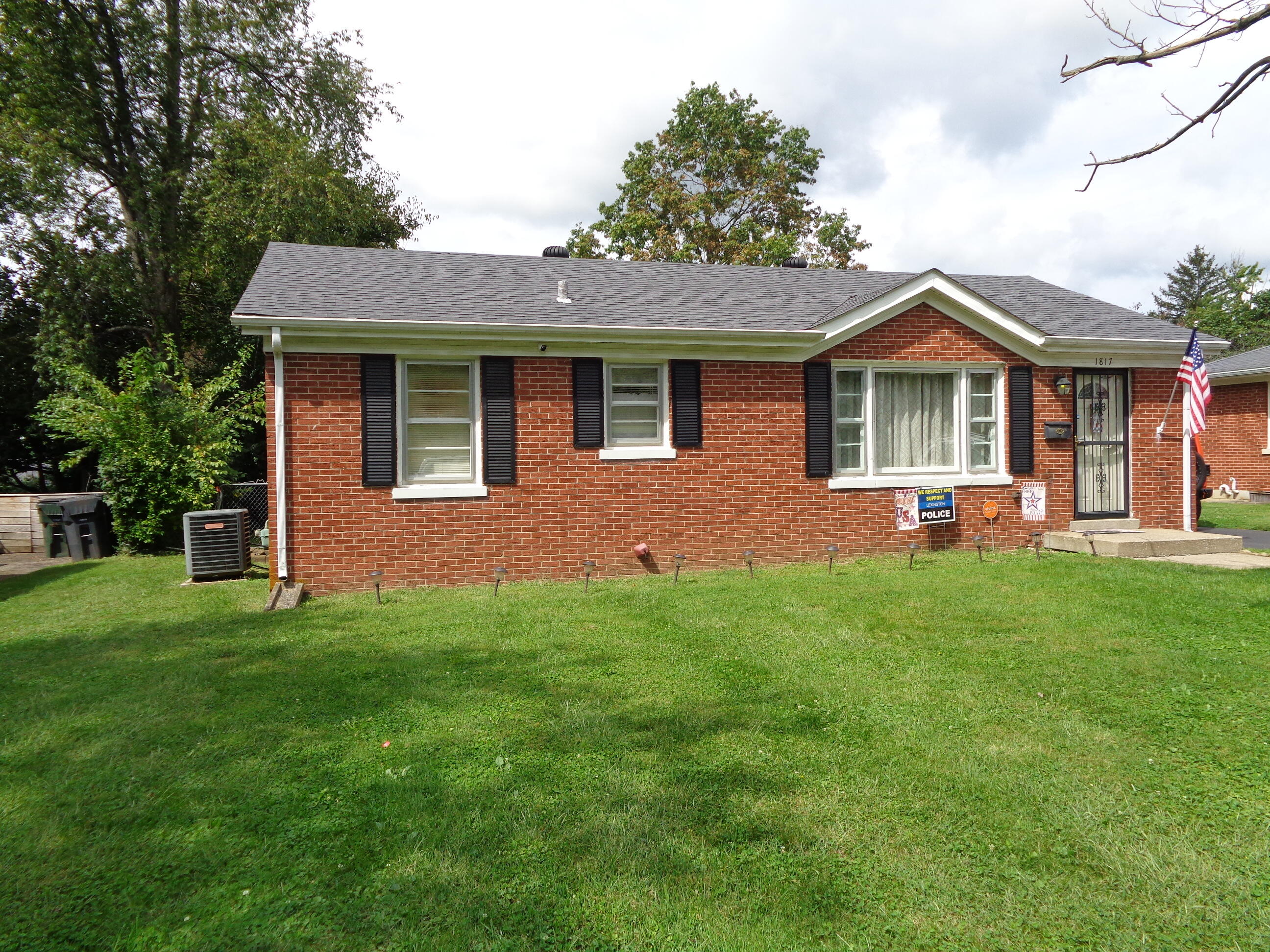 1817 Yorktown Road Lexington, KY 40504 - Photo 2 of 24 DSC00823