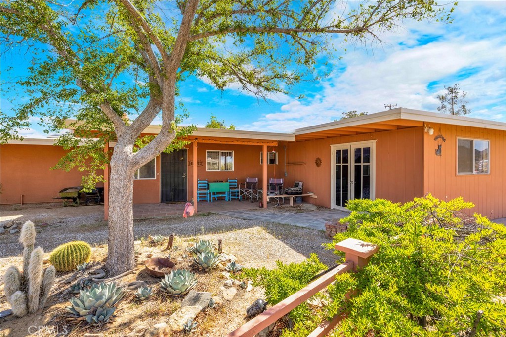 56011 Mira Street Yucca Valley, CA 92284 - Photo 4 of 71