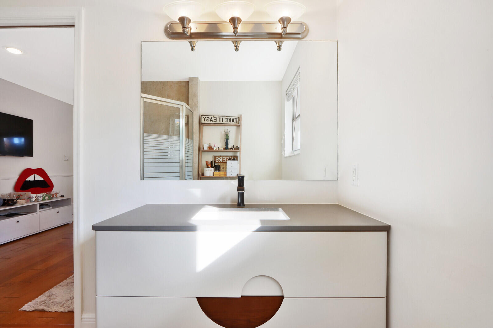 42 Ocean Drive Jupiter Inlet Colony, FL 33469 - Photo 23 of 36 Guest Bathroom