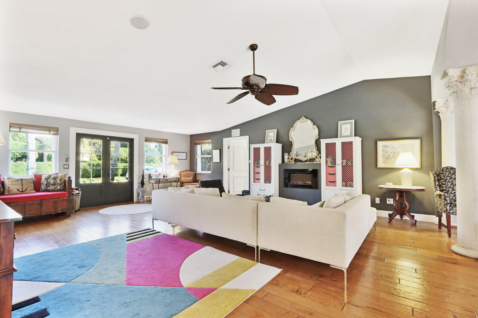 42 Ocean Drive Jupiter Inlet Colony, FL 33469 - Photo 6 of 36 Living Room