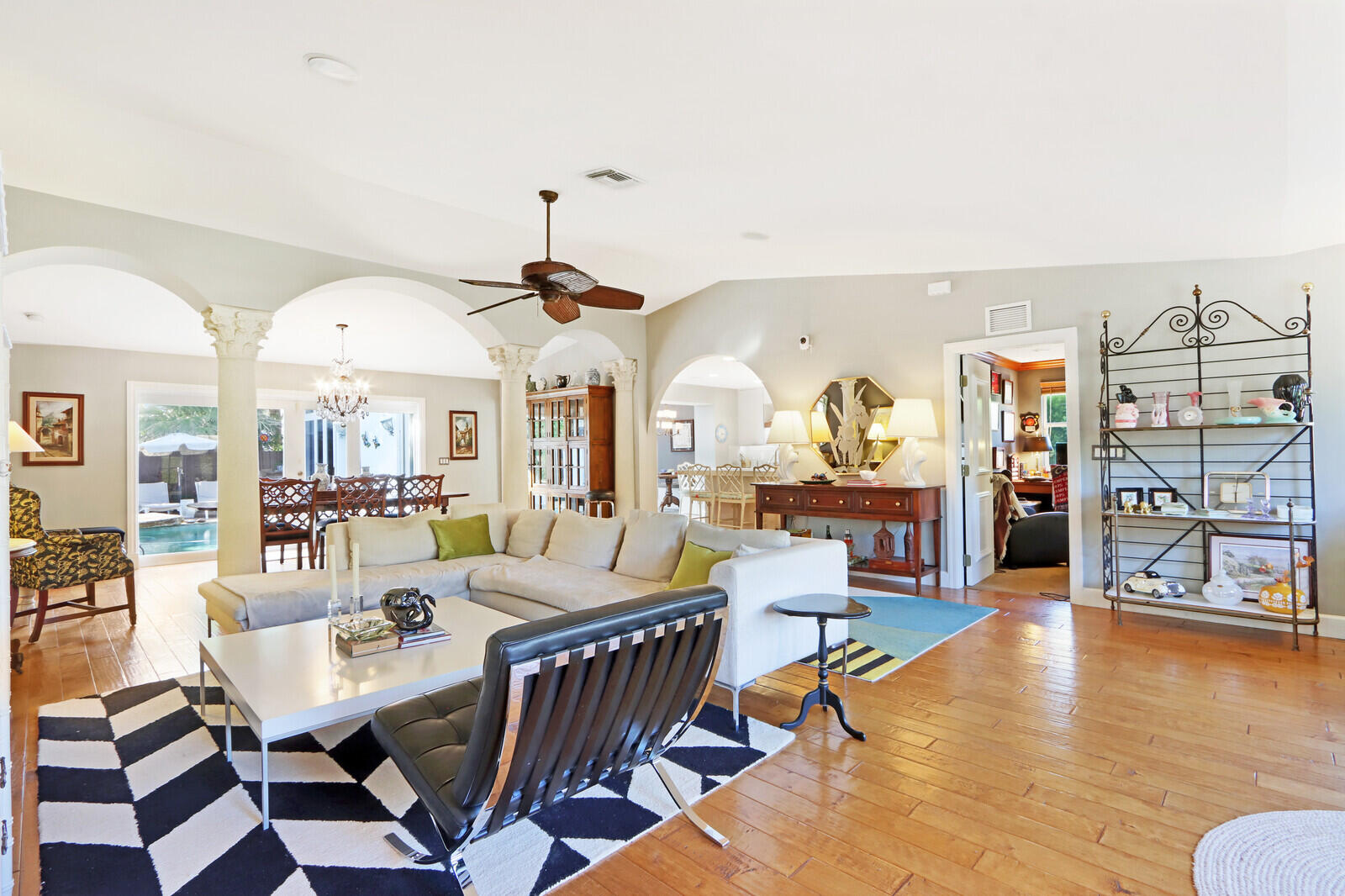 42 Ocean Drive Jupiter Inlet Colony, FL 33469 - Photo 7 of 36 Living Room