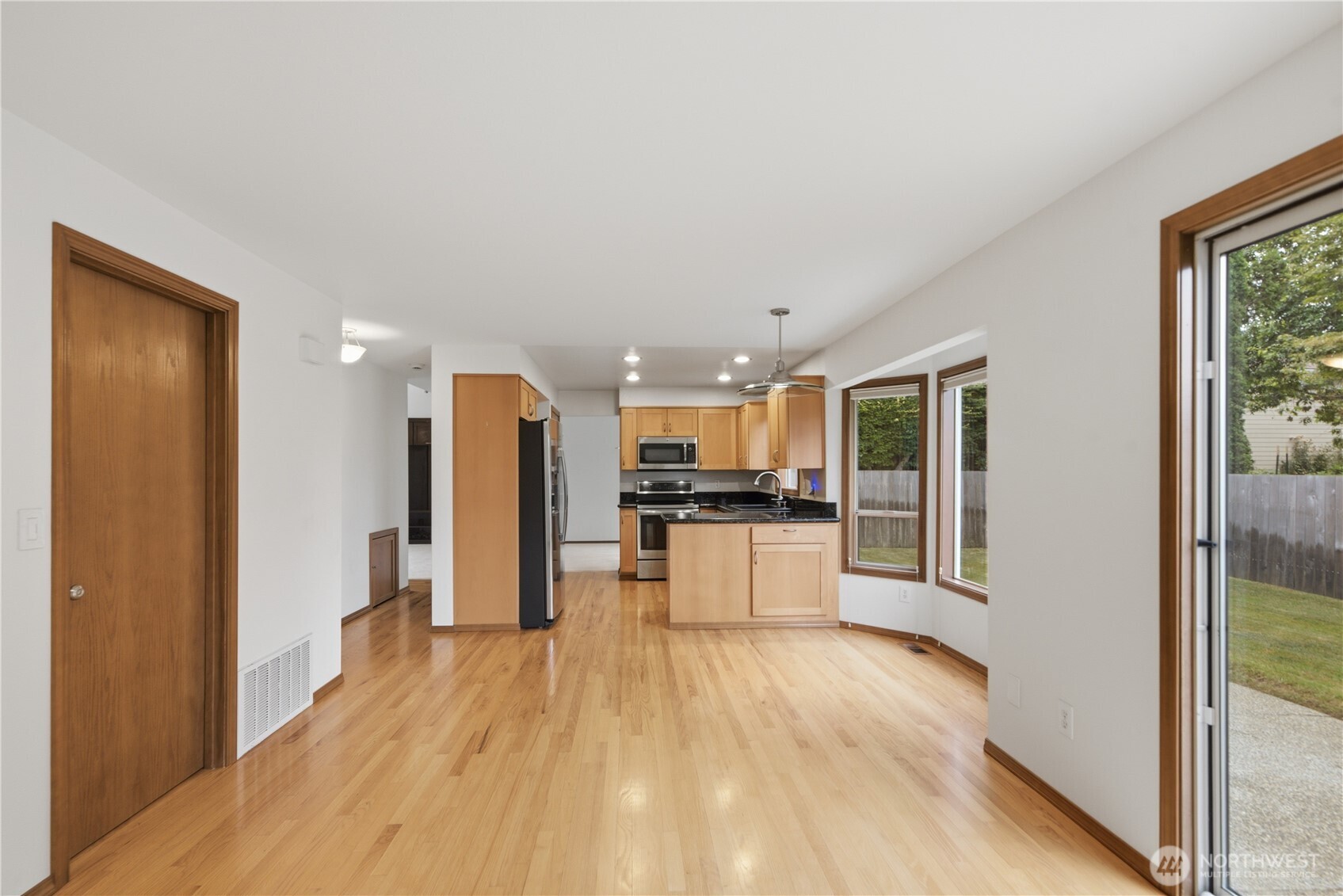 19022 102nd Avenue Southeast Renton, WA 98055 - Photo 10 of 36