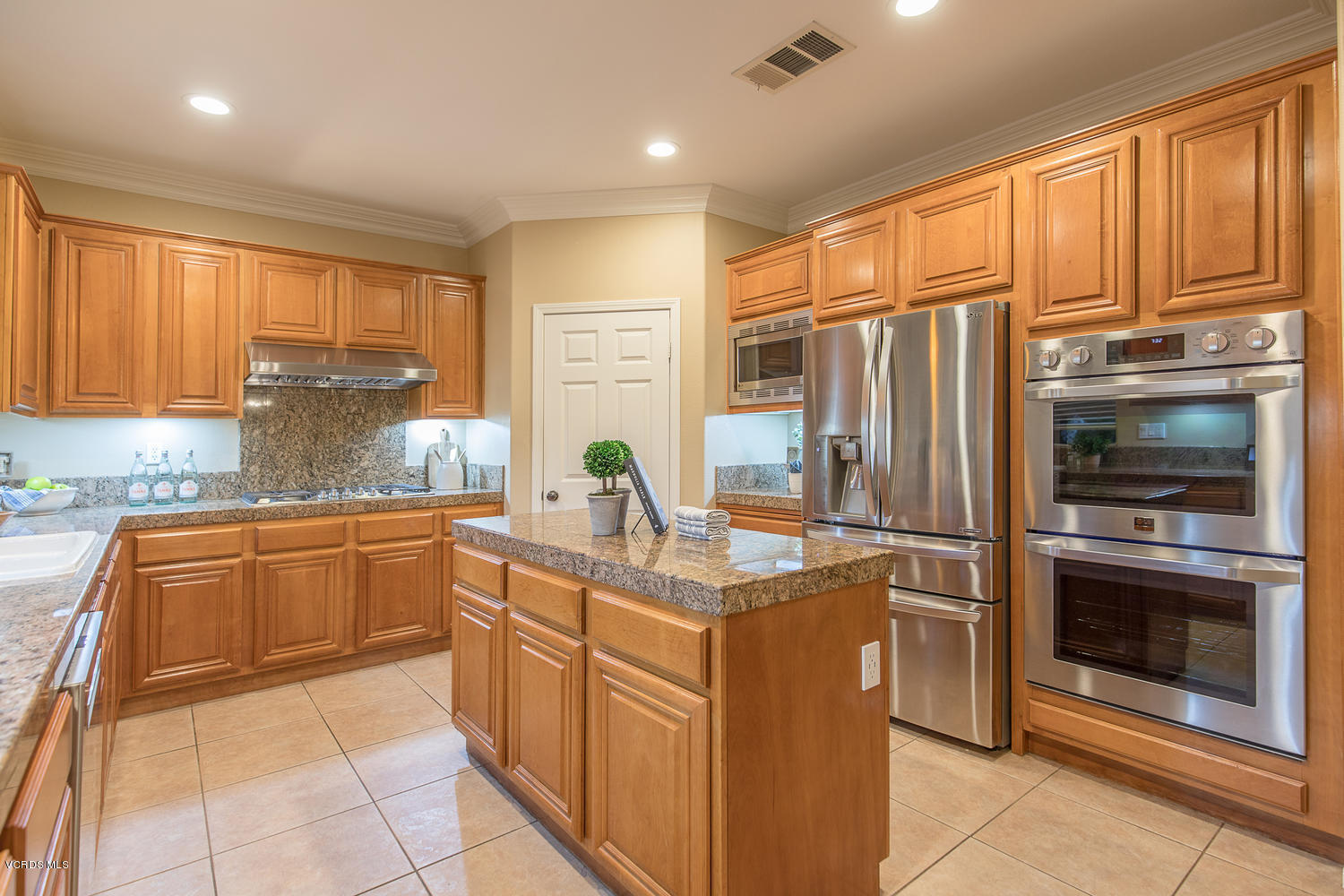 14410 Peach Hill Road Moorpark, CA 93021 - Photo 20 of 45 a kitchen with stainless steel appliances granite countertop a refrigerator sink and stove