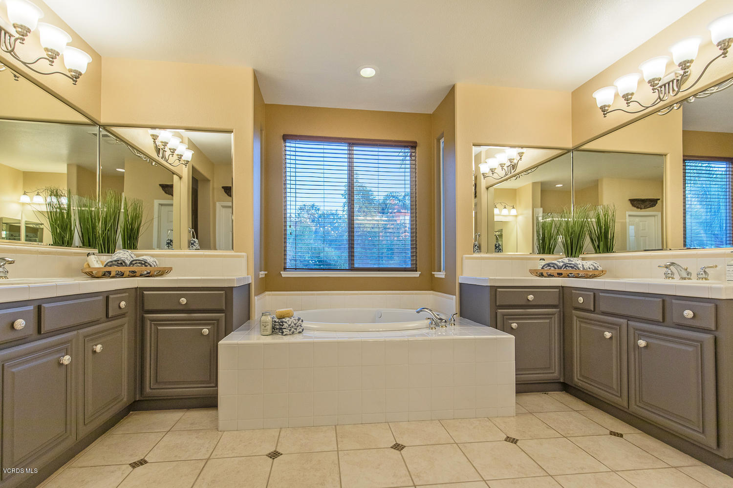 14410 Peach Hill Road Moorpark, CA 93021 - Photo 40 of 45 a bathroom with a tub sink and mirror