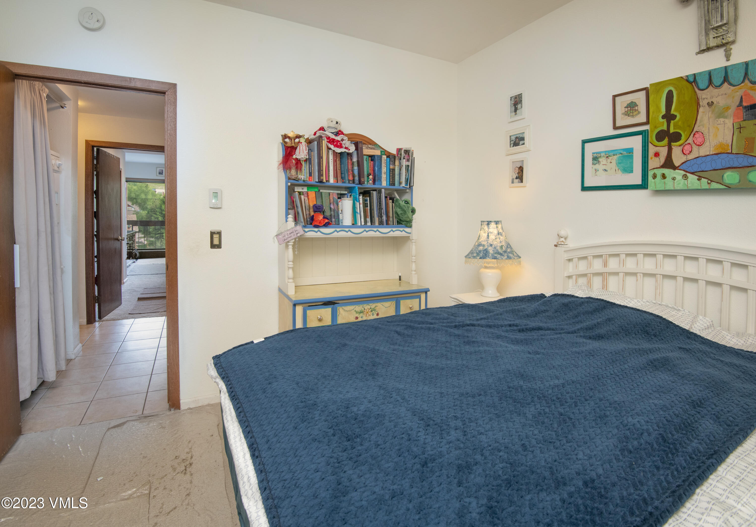 39377 Highway 6, Unit E205 Eagle Vail, CO 81620 - Photo 20 of 40 a bedroom with a bed and hallway