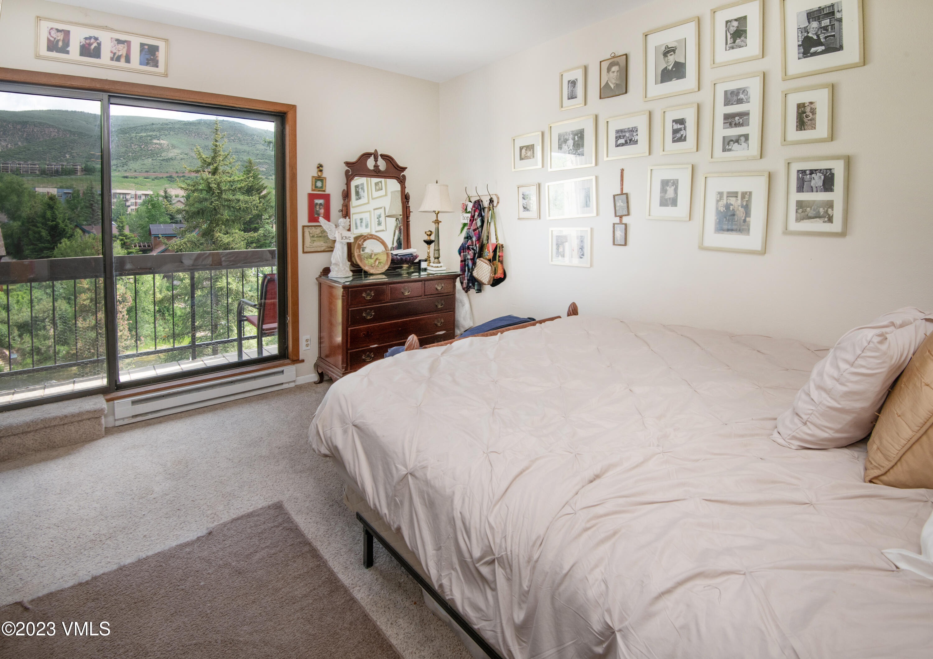 39377 Highway 6, Unit E205 Eagle Vail, CO 81620 - Photo 23 of 40 a bed sitting in a bedroom next to a window