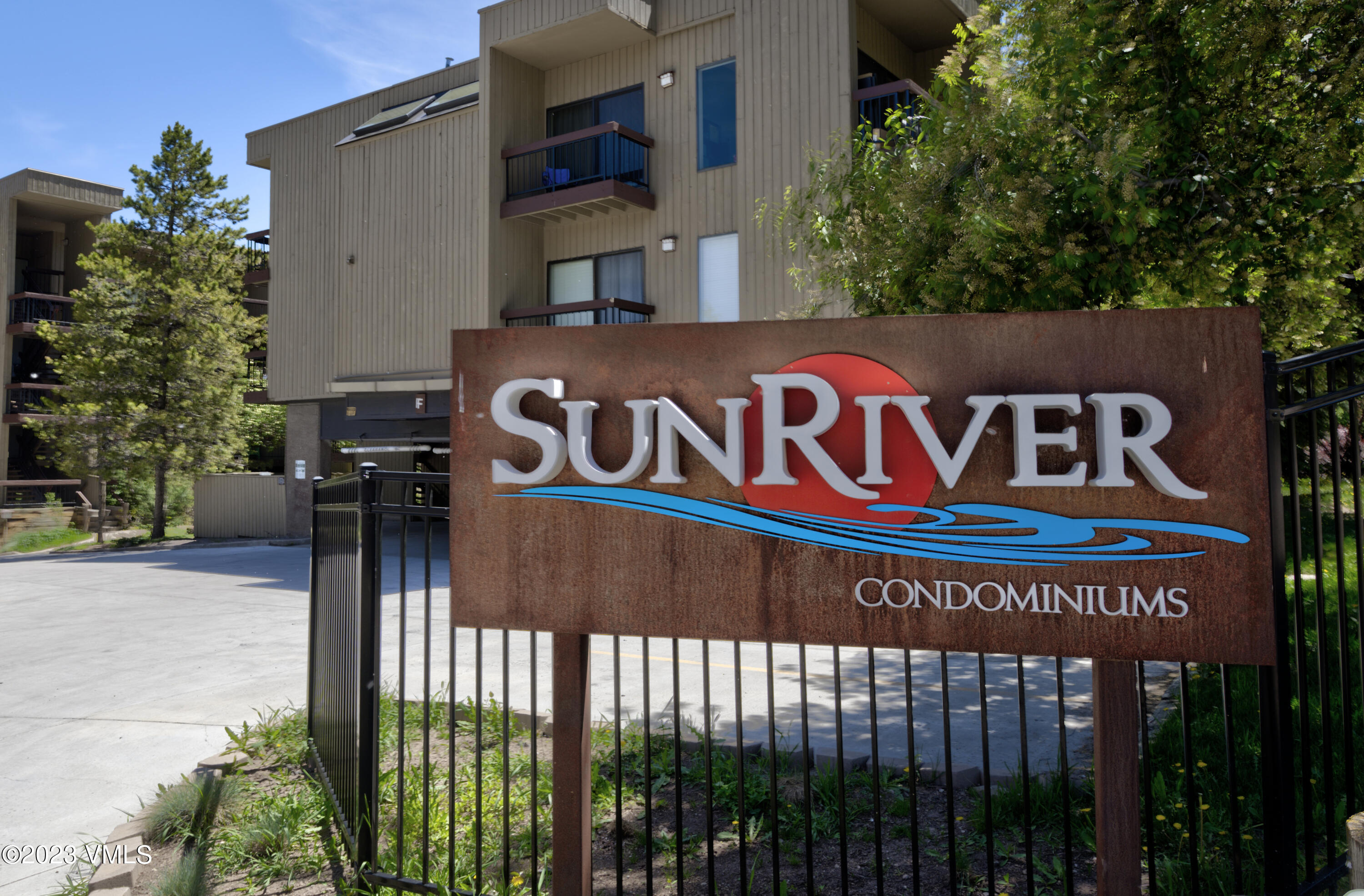 39377 Highway 6, Unit E205 Eagle Vail, CO 81620 - Photo 29 of 40 a view of a street sign