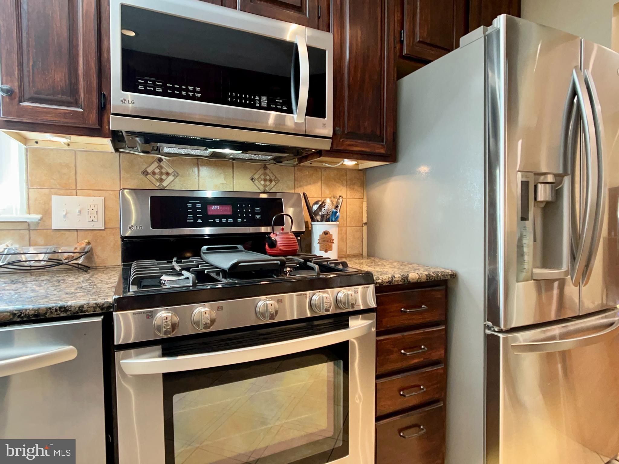6902 Gillings Road Springfield, VA 22152 - Photo 4 of 41 Gallery Image 4