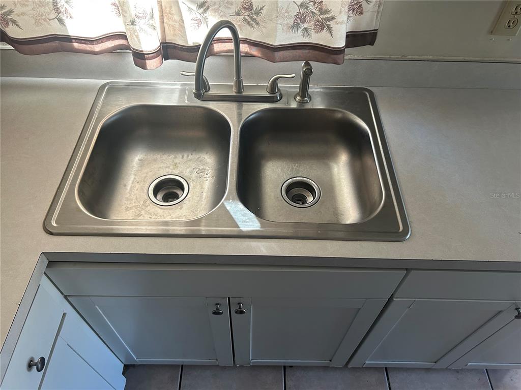 21696 Southwest Raintree Street Dunnellon, FL 34431 - Photo 9 of 35 a close view of sink and washer and dryer