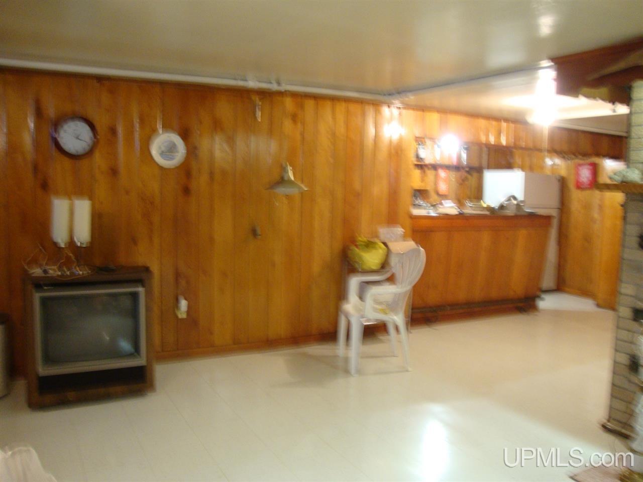 401 8th Street Calumet, MI 49913 - Photo 28 of 36