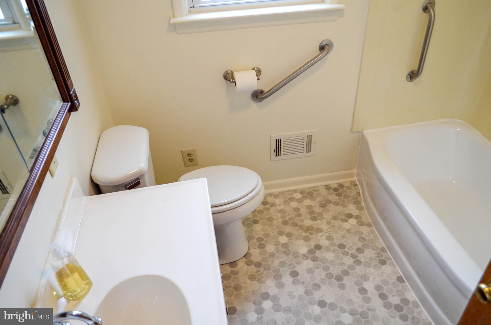 840 Manor Road Windsor, PA 17366 - Photo 22 of 26 BATH