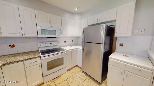 $2,150 | 8229 Hogan Road, Jacksonville, FL 32216