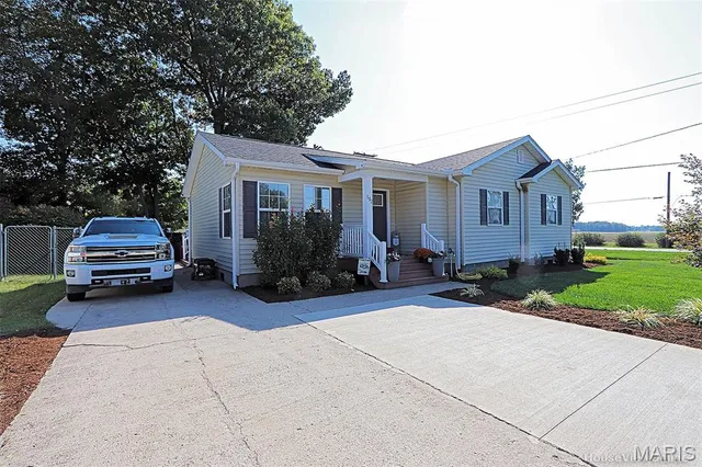 $189,900 | 102 Caroline Drive, Oran, MO 63771