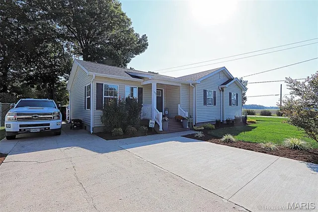 $189,900 | 102 Caroline Drive, Oran, MO 63771