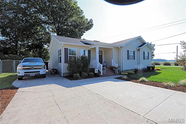 $189,900 | 102 Caroline Drive, Oran, MO 63771