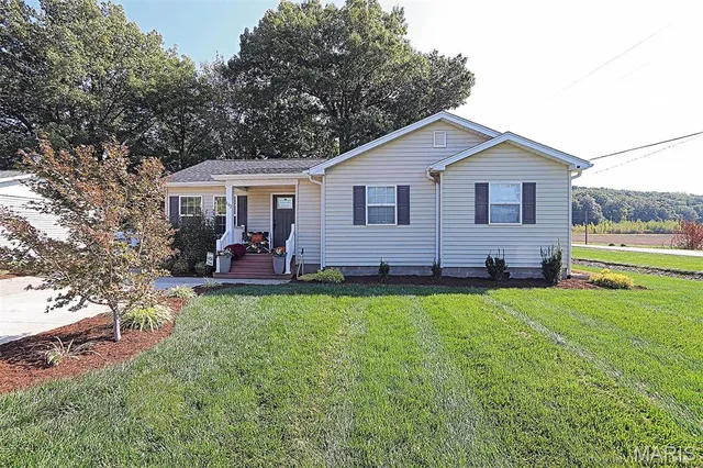 $189,900 | 102 Caroline Drive, Oran, MO 63771
