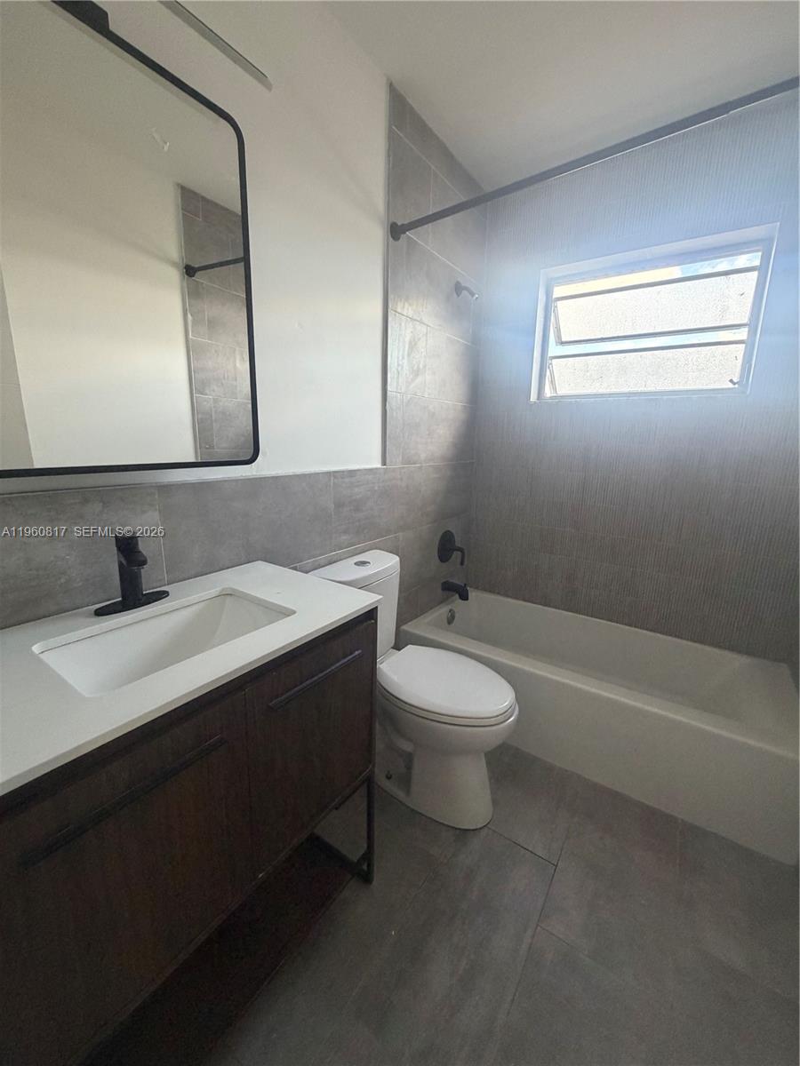 17821 Northwest 79th Place Hialeah, FL 33015 - Photo 7 of 13