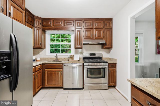 $1,103,000 | 621 Oakley Place, Alexandria, VA 22302