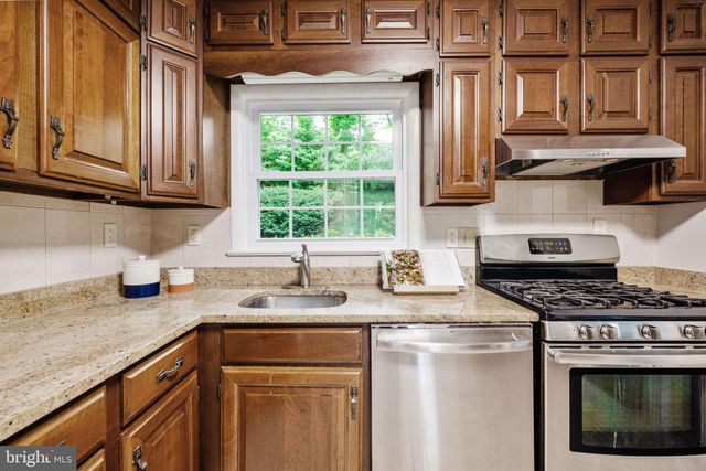 $1,103,000 | 621 Oakley Place, Alexandria, VA 22302