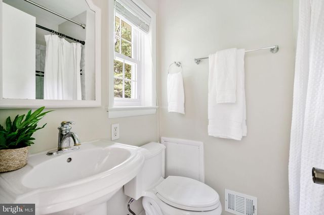 $1,103,000 | 621 Oakley Place, Alexandria, VA 22302