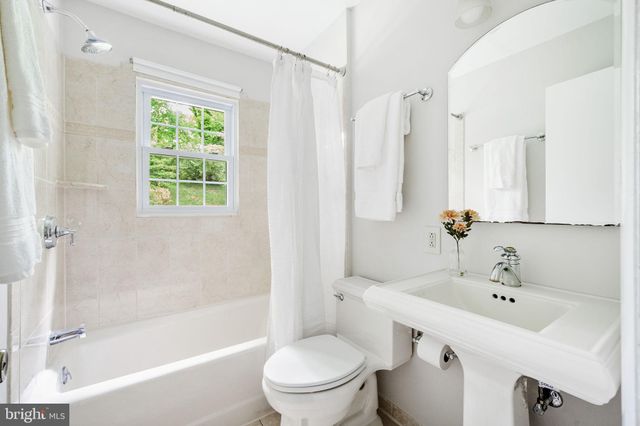 $1,103,000 | 621 Oakley Place, Alexandria, VA 22302