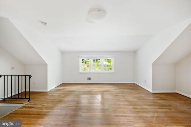 $1,103,000 | 621 Oakley Place, Alexandria, VA 22302