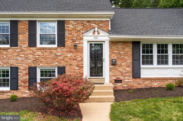 $1,103,000 | 621 Oakley Place, Alexandria, VA 22302