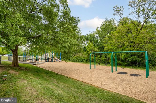 $1,103,000 | 621 Oakley Place, Alexandria, VA 22302