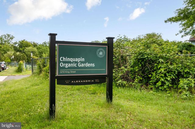 $1,103,000 | 621 Oakley Place, Alexandria, VA 22302