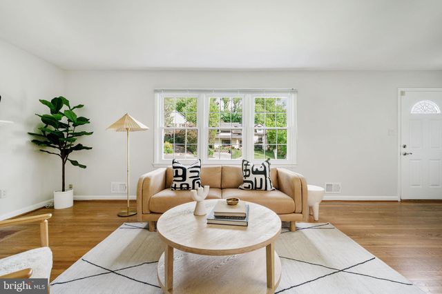 $1,103,000 | 621 Oakley Place, Alexandria, VA 22302