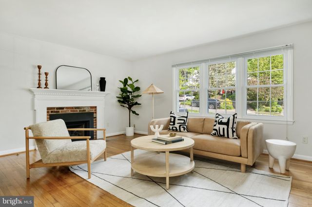 $1,103,000 | 621 Oakley Place, Alexandria, VA 22302